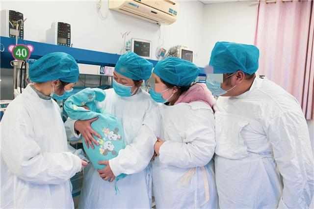 湖南长沙市中心人民医院做一代哪里可以供卵代怀中介进行胚胎移植多少钱